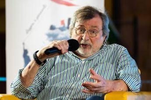 Addio Guccini, dalla politica alla cultura: l'Italia lo ricorda così Addio Guccini, dalla politica alla cultura: l'Italia lo ricorda così