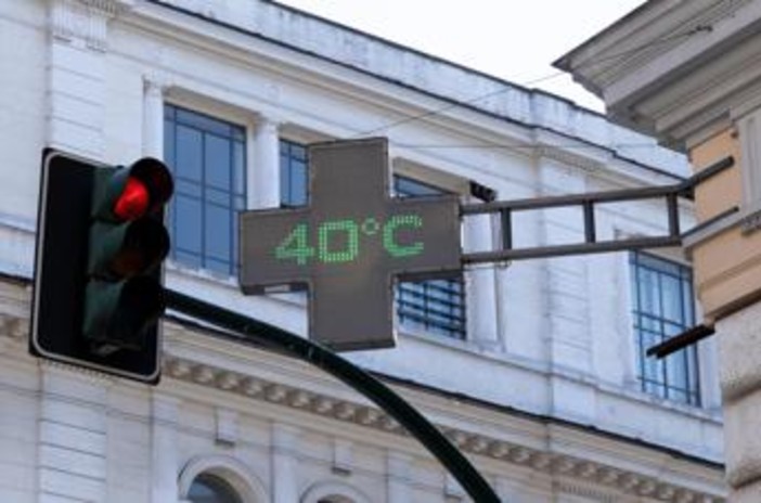Caldo estremo allenta la morsa, arriva la pioggia ma resta lo spettro della sesta ondata Caldo estremo allenta la morsa, arriva la pioggia ma resta lo spettro della sesta ondata