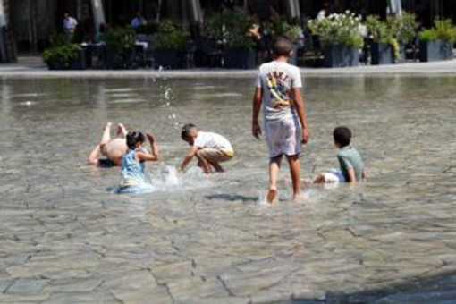 Caldo record, fino a domani 25 città da bollino rosso: quando arriva la svolta