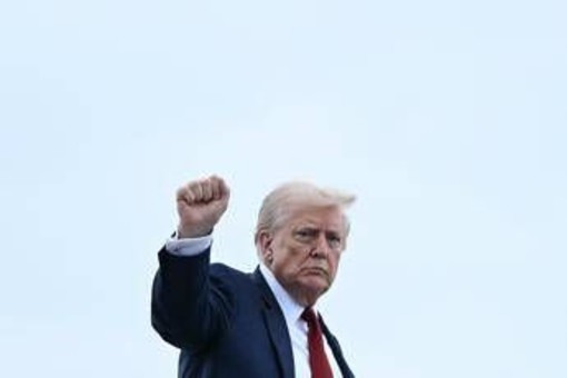 Usa-Russia, alta tensione. Trump sposta sottomarini nucleari: "Mosca ci minaccia" Usa-Russia, alta tensione. Trump sposta sottomarini nucleari: "Mosca ci minaccia"