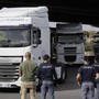 Protesta dei tir, stop ai blocchi in Campania: ripartono i rifornimenti. Il Garante invoca la precettazione