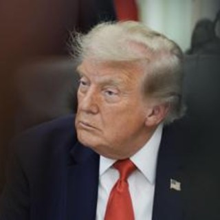 Iran, Trump insiste: "Colpiremo molto duramente, ora è il nostro turno"