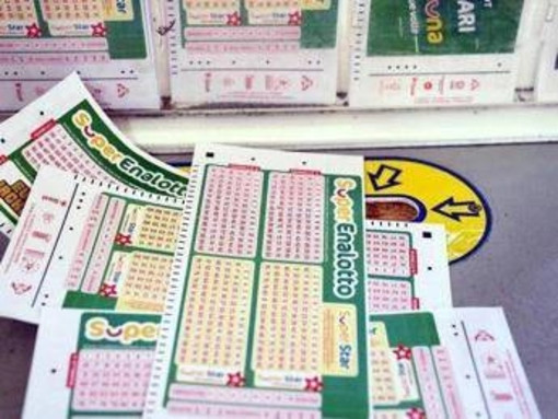 Superenalotto, numeri combinazione vincente oggi 8 aprile