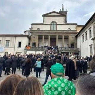 Bossi, a Pontida l'ultimo saluto al Senatur tra 'Padania libera' e contestazioni