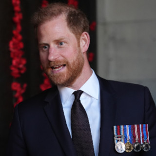 Harry presto in Inghilterra, domani incontro tra Carlo e William "per decidere l'approccio"