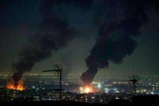 Iran attacca ancora Paesi arabi. Israele colpisce il petrolio, Trump apre all'invasione