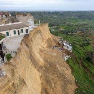 Frana Niscemi, sindaco agli abitanti: "Rispettate i divieti di accesso nella zona rossa"