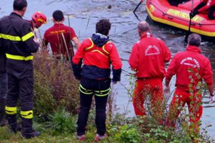 Grosseto, uomo trovato morto in un laghetto artificiale: era scomparso da casa