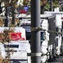 Caro carburanti, autotrasportatori sospendono sciopero dopo incontro a Palazzo Chigi. Via libera a nuovo decreto accise Caro carburanti, autotrasportatori sospendono sciopero dopo incontro a Palazzo Chigi. Via libera a nuovo decreto accise