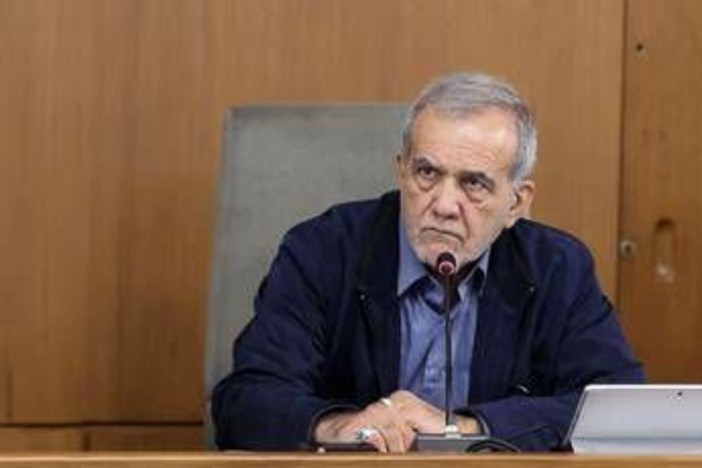 Iran, presidente Pezeshkian: "Ho chiesto a ministro Araghchi di negoziare con Usa" Iran, presidente Pezeshkian: "Ho chiesto a ministro Araghchi di negoziare con Usa"