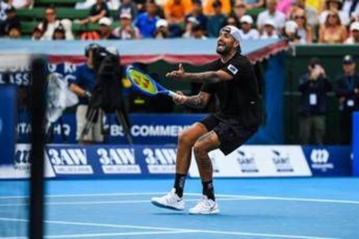 Kyrgios eliminato in doppio agli Australian Open, ma non ci sta: "Le regole sono stupide"