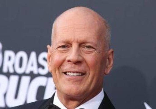 Bruce Willis, la moglie rivela: "Il cervello lo sta abbandonando" Bruce Willis, la moglie rivela: "Il cervello lo sta abbandonando"
