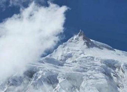 Nepal, Farnesina in contatto con 5 alpinisti italiani: "Stanno bene"