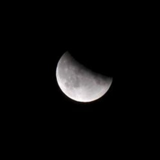 Eclissi di Luna, dalle ipotesi transilvaniche alle micro‑maree: i fake degli effetti sul corpo