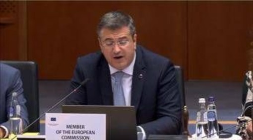 Roma, l'app Julia incassa i complimenti del commissario Ue Tzitzikostas Roma, l'app Julia incassa i complimenti del commissario Ue Tzitzikostas