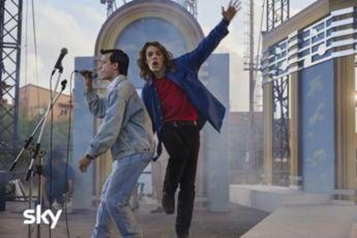 Hanno ucciso l'uomo ragno, stasera la serie tv sugli 883 in chiaro