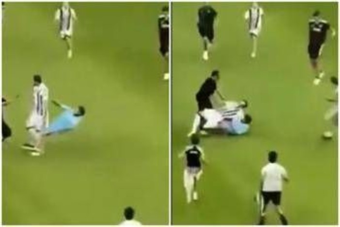 Juventus, invasione di campo e intervento killer di un tifoso su Gatti Juventus, invasione di campo e intervento killer di un tifoso su Gatti