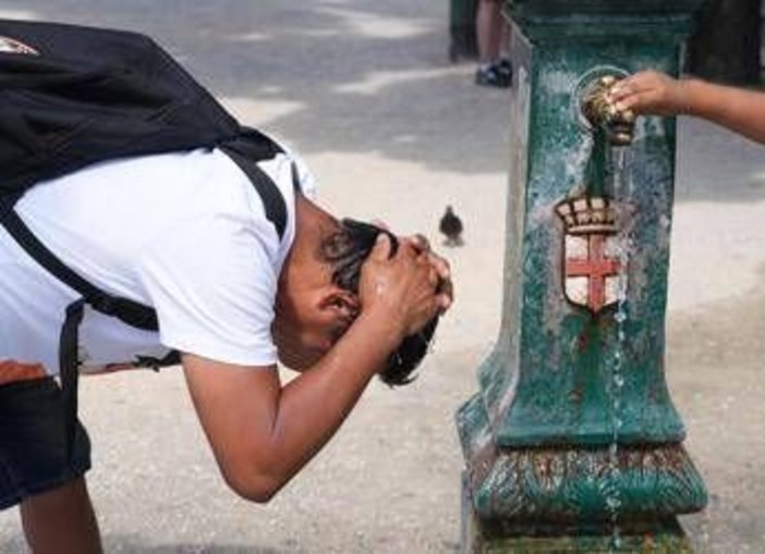 Troppo caldo in Lombardia, stop al lavoro esterno dalle 12.30 alle 16: chi si ferma Troppo caldo in Lombardia, stop al lavoro esterno dalle 12.30 alle 16: chi si ferma
