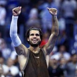 Us Open, Carlos Alcaraz soffre ma rimonta e batte Jaime Faria: è terzo turno