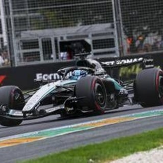F1 Gp Australia, Russell in pole e prima fila Mercedes: Leclerc quarto con Ferrari