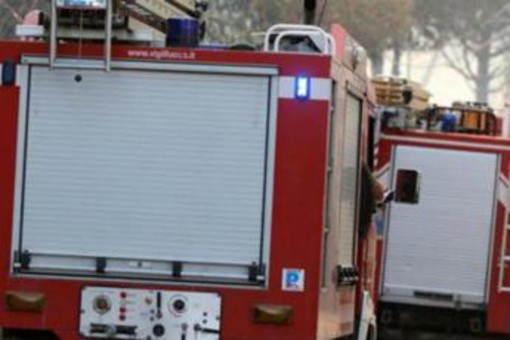 Vasto incendio a Piana del Sole, chiusa la Roma-Fiumicino Vasto incendio a Piana del Sole, chiusa la Roma-Fiumicino