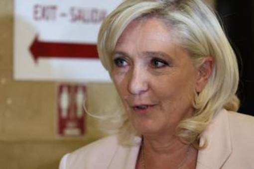 Marine Le Pen condannata a 3 anni di carcere: un anno con il braccialetto elettronico Marine Le Pen condannata a 3 anni di carcere: un anno con il braccialetto elettronico