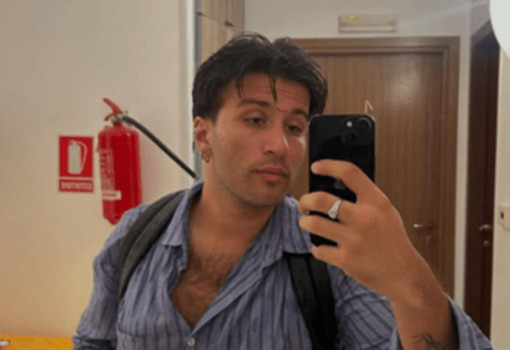 Eddie Brock a Sanremo 2026, chi è il cantautore romano: dalla reception all'Ariston