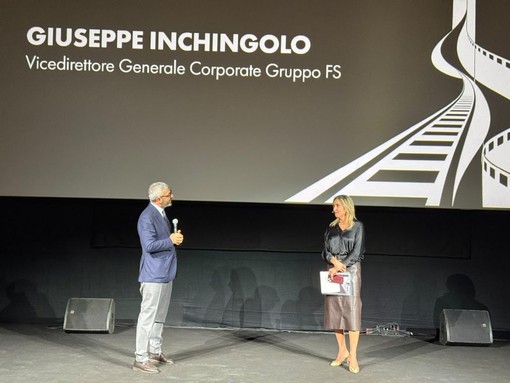 Un viaggio tra carrozze d’epoca e treni storici nel nuovo spot del Gruppo FS Un viaggio tra carrozze d’epoca e treni storici nel nuovo spot del Gruppo FS