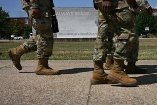 Guardia Nazionale dispiegata a Washington dopo l'ordine di Trump