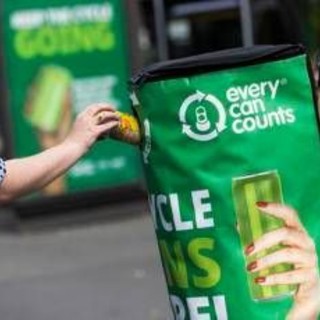 Rifiuti, da nuovo report internazionale 9 persone su 10 chiedono imballaggi davvero circolari