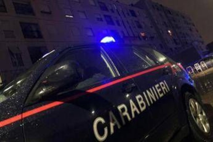 Aggressione in centro a Massa, 47enne muore sotto gli occhi del figlio di 11 anni