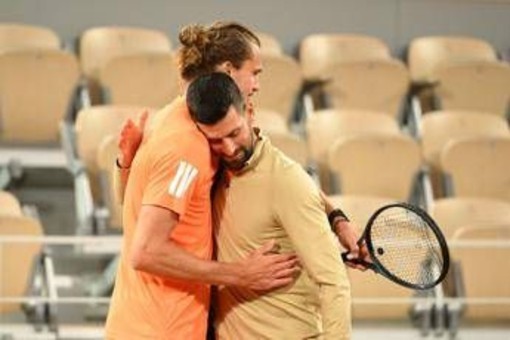 Djokovic, messaggio a Zverev dopo il Roland Garros: "Felice per te, meriti questo successo"