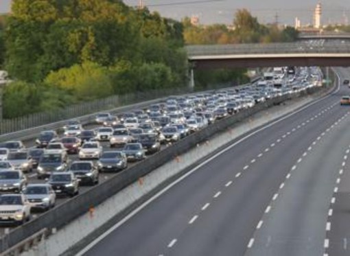 Weekend da bollino rosso, oltre 24 milioni di veicoli sulle strade fino a domani Weekend da bollino rosso, oltre 24 milioni di veicoli sulle strade fino a domani