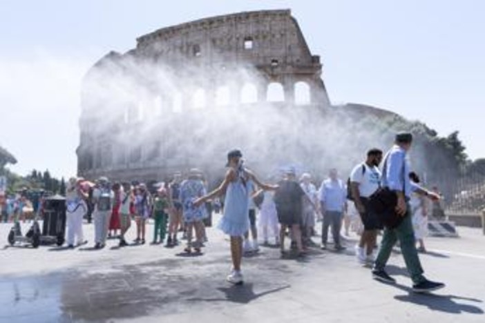 Torna il caldo africano in Italia, temperature oltre i 40 gradi e umidità alle stelle Torna il caldo africano in Italia, temperature oltre i 40 gradi e umidità alle stelle