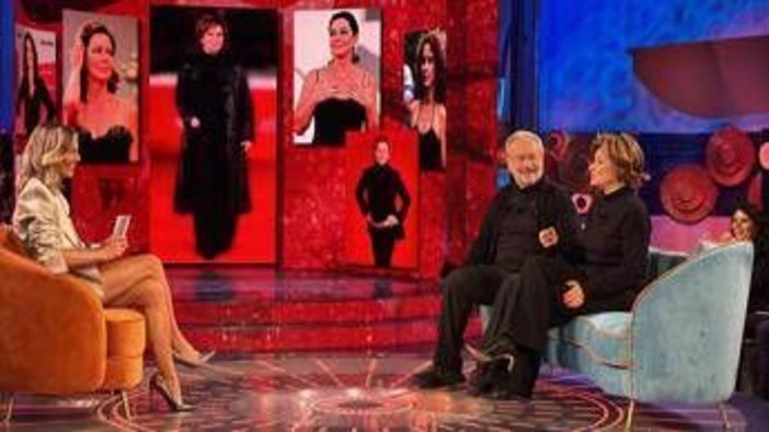 Monica Guerritore: "A Ballando potrei togliermi la parrucca e mostrare i miei capelli"