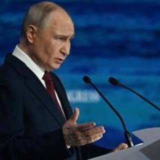 Putin dice no: "Incontro con Zelensky ora non ha senso". Il leader di Kiev: "Ha scelto la guerra" Putin dice no: "Incontro con Zelensky ora non ha senso". Il leader di Kiev: "Ha scelto la guerra"