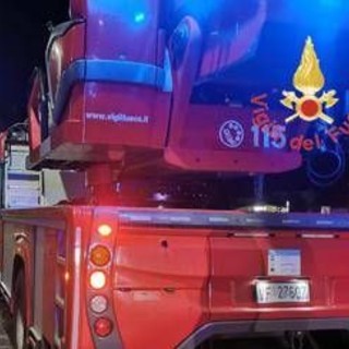 Massa, a fuoco abitazione: morto un uomo