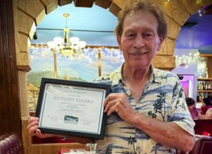 Addio a Tony Fanara, anima del ristorante 'Palermo' che per 50 anni ha unito Los Angeles a tavola Addio a Tony Fanara, anima del ristorante 'Palermo' che per 50 anni ha unito Los Angeles a tavola
