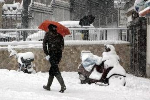 Maltempo oggi sull'Italia, vento piogge e neve in collina: allerta rossa in Abruzzo e arancione in tre regioni