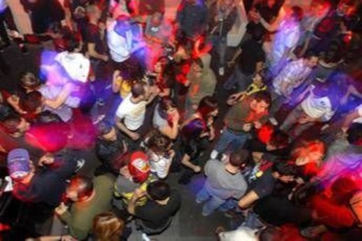 Francia, festa della musica: 145 donne vittime di 'punture' per abbassarne le difese Francia, festa della musica: 145 donne vittime di 'punture' per abbassarne le difese