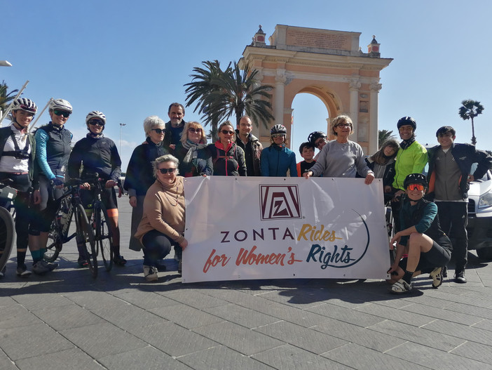Torna "a casa" la Zonta Ride: fa tappa a Finale Ligure la pedalata solidale in bici per le bambine del Madagascar (FOTO e VIDEO)
