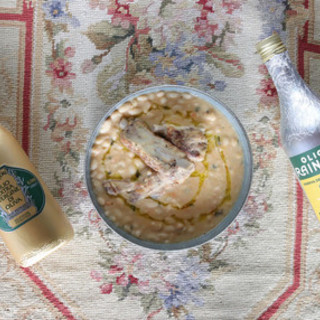 Profumi di Liguria. Zuppa di fagioli di Conio con costine di maiale (video) Profumi di Liguria. Zuppa di fagioli di Conio con costine di maiale (video)